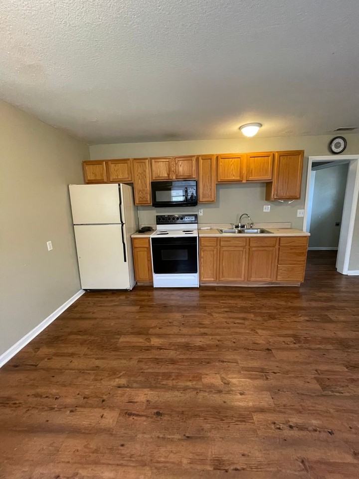 640 W Country Squire Ct - Photo 3 of 10