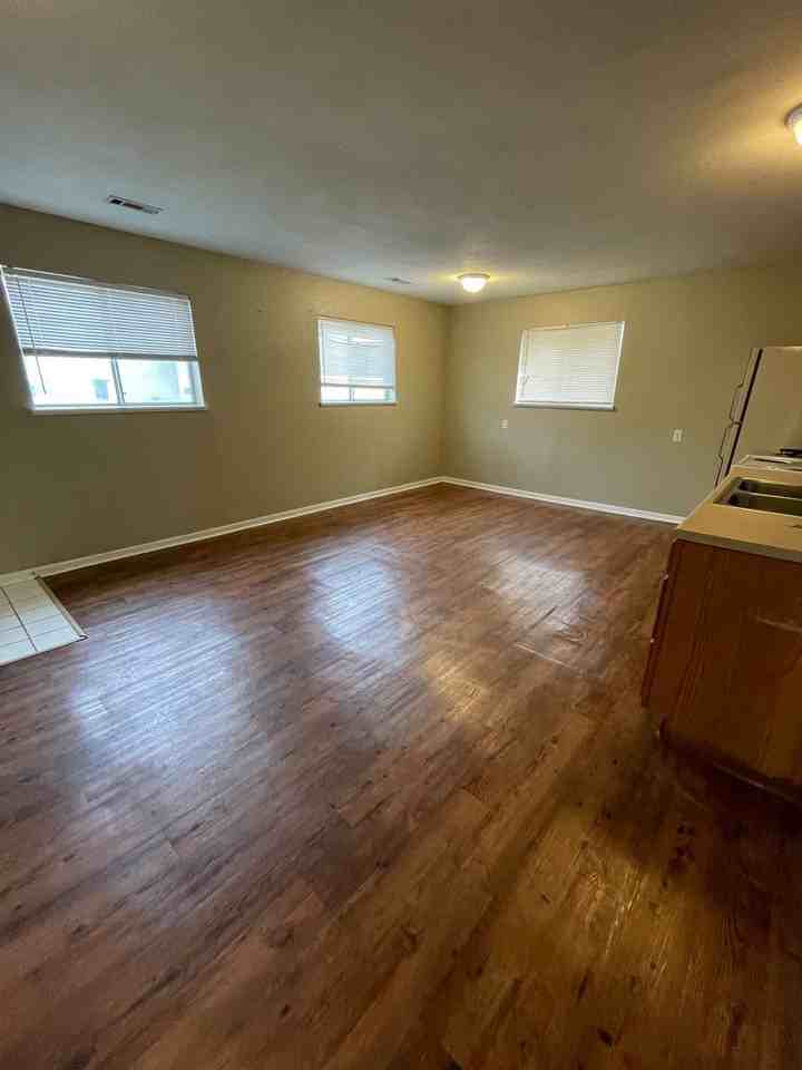 640 W Country Squire Ct - Photo 4 of 10