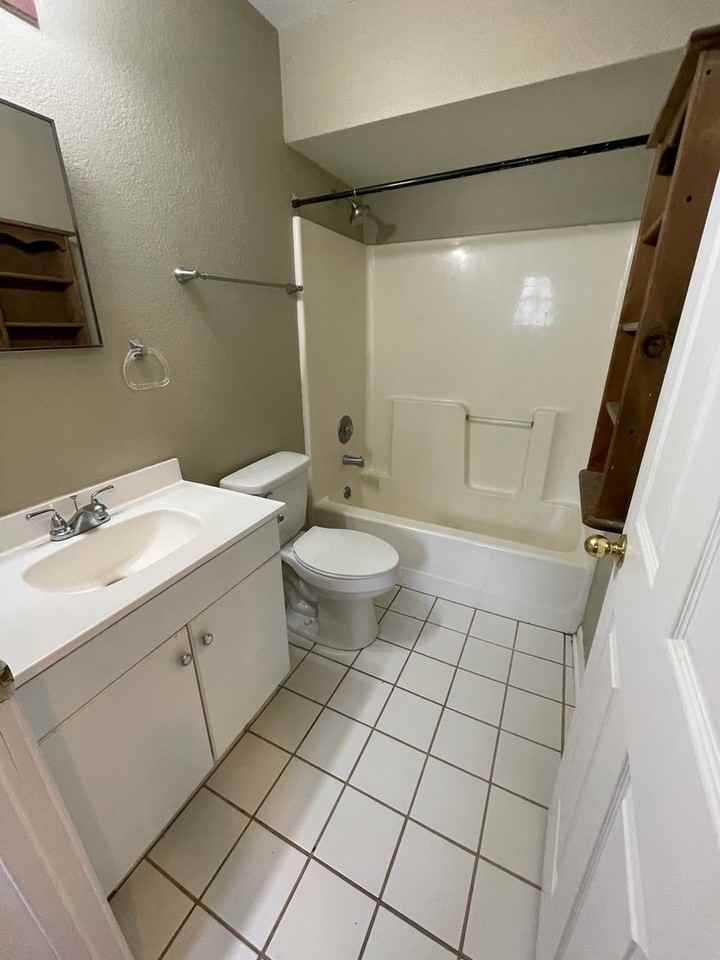 640 W Country Squire Ct - Photo 6 of 10