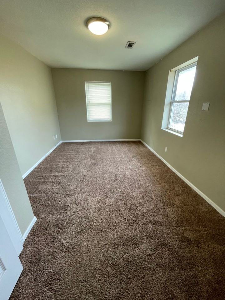 640 W Country Squire Ct - Photo 7 of 10