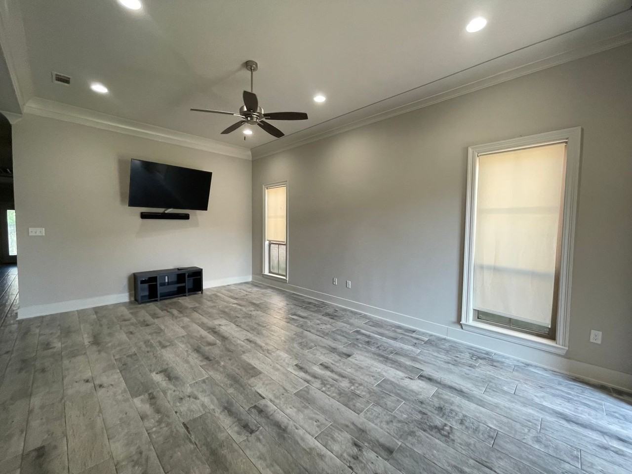 8038 Seville Ct - Photo 4 of 14