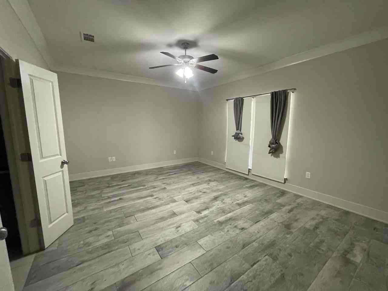 8038 Seville Ct - Photo 7 of 14