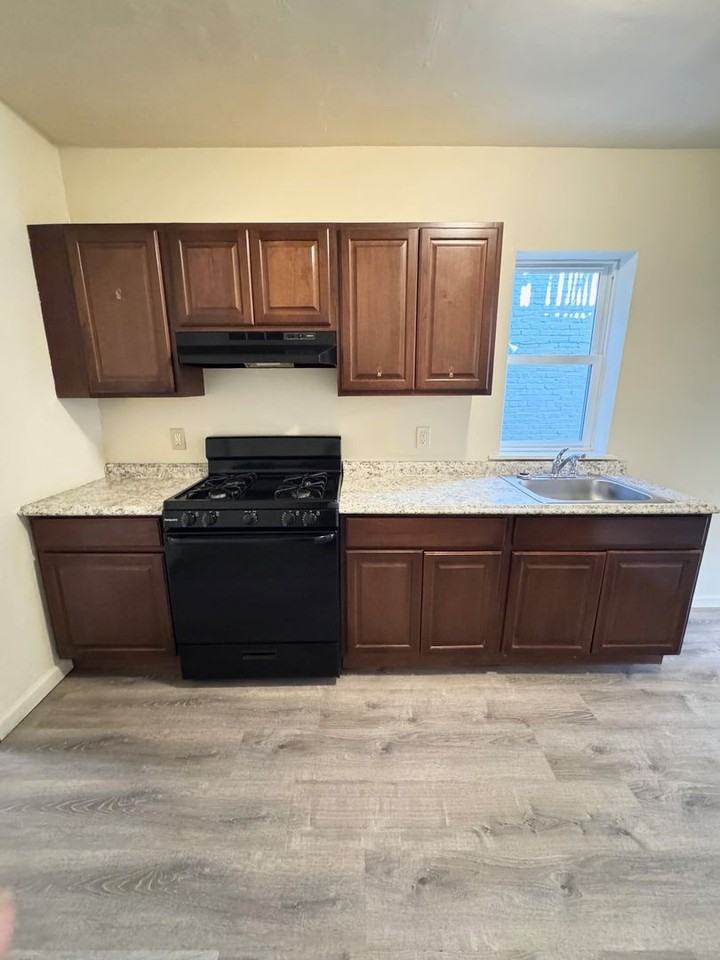 834 4th St - Photo 4 of 17