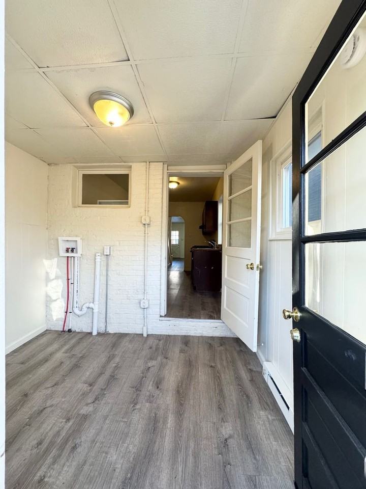 834 4th St - Photo 7 of 17