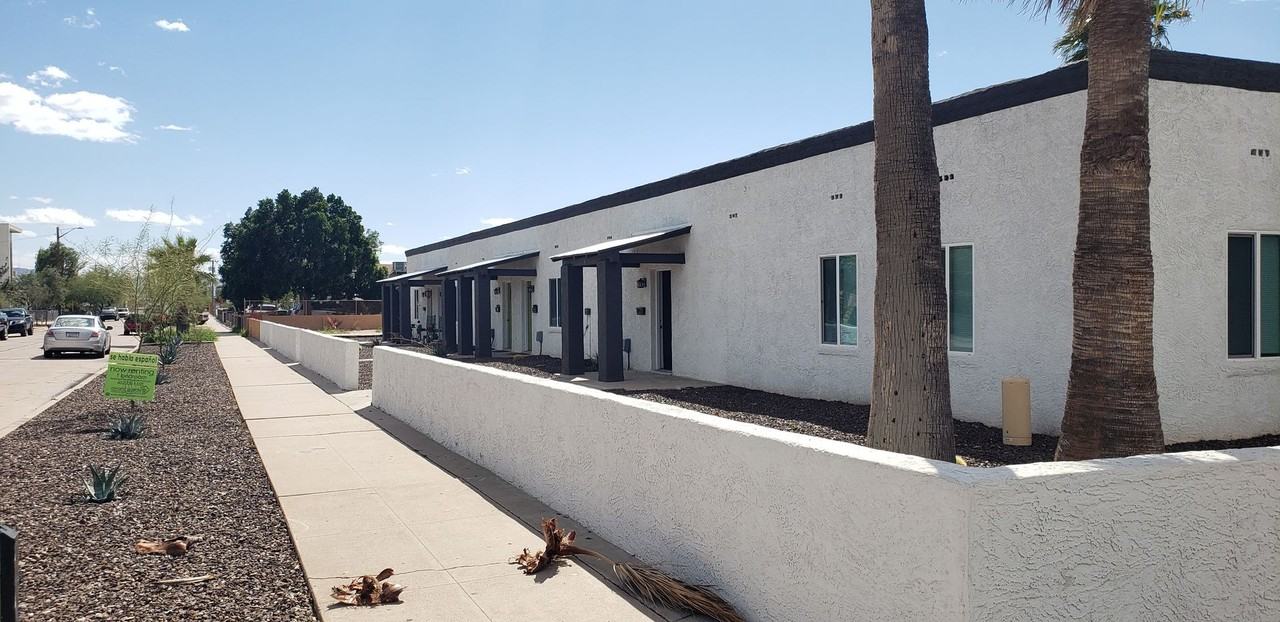 12 on 10 Apartments - Photo 2 of 50