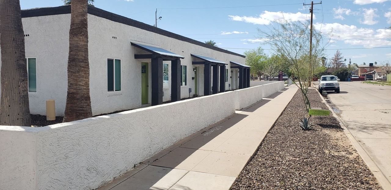 12 on 10 Apartments - Photo 3 of 50