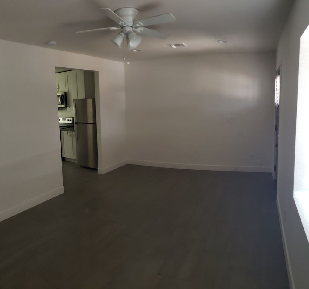 12 on 10 Apartments - Photo 7 of 50