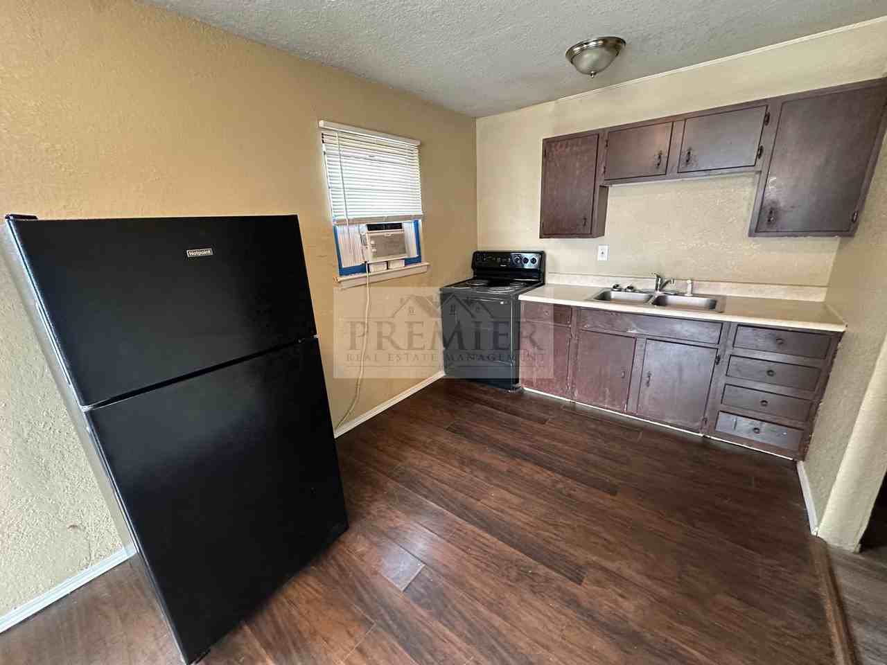 4818 Woodend Ave - Photo 4 of 15