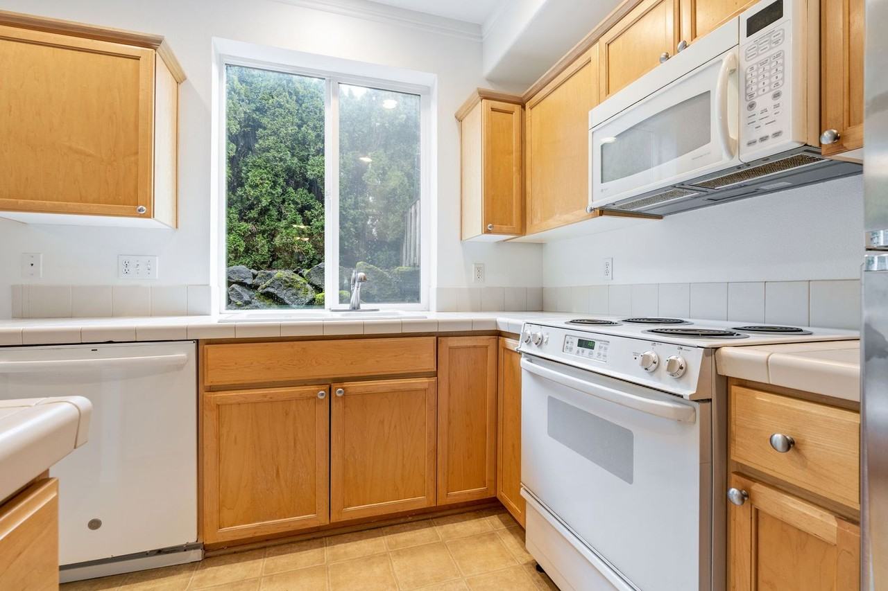 2378 Nw 168th Pl - Photo 7 of 32