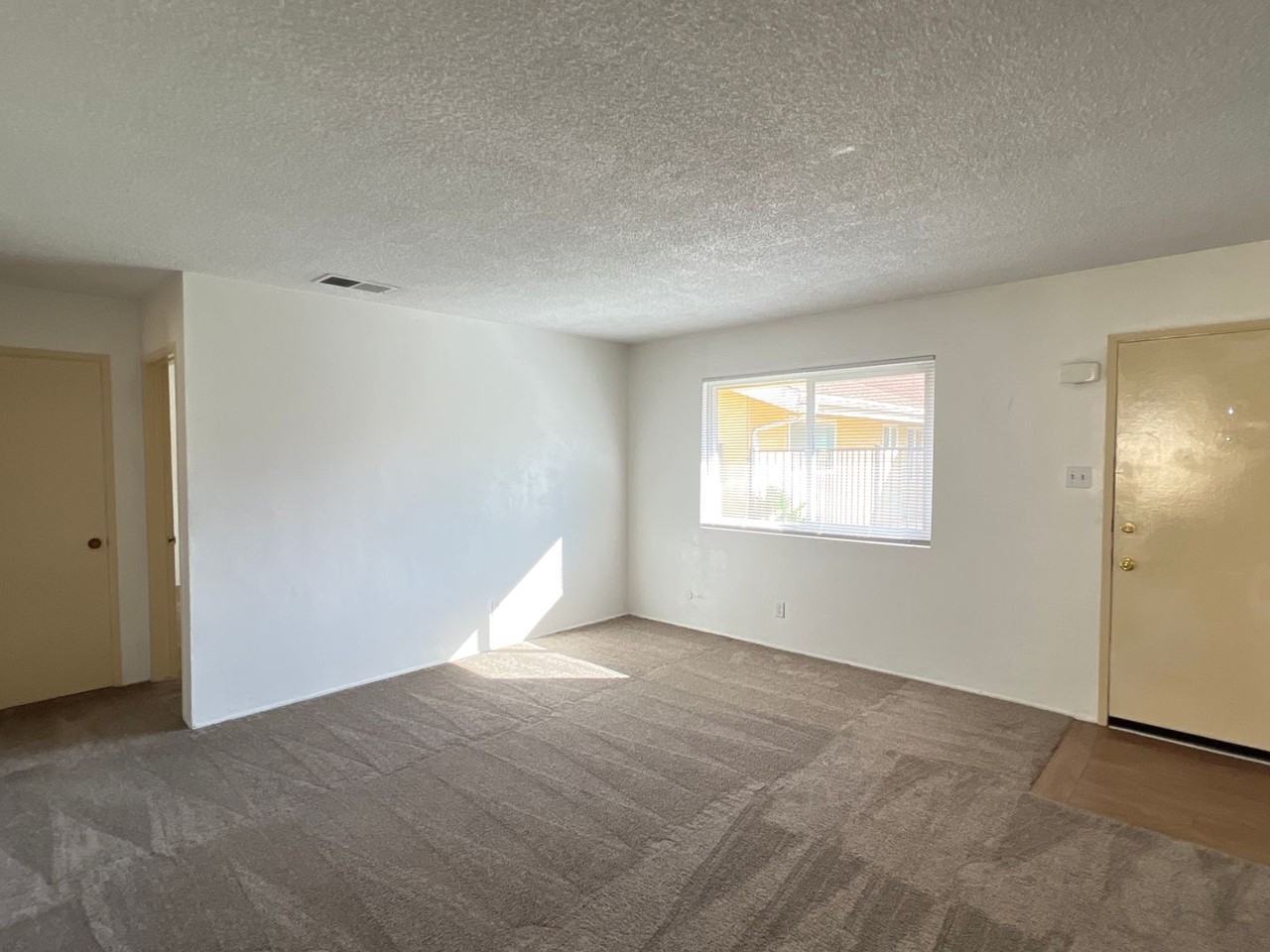 4236 Columbus St - Photo 4 of 12