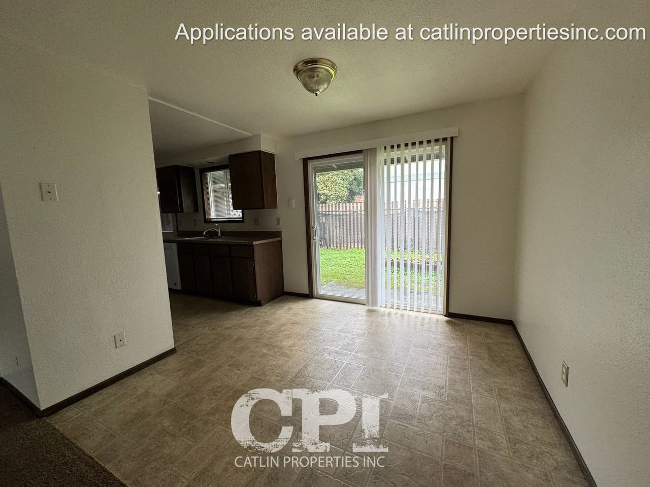 526 Beechwood St - Photo 3 of 14