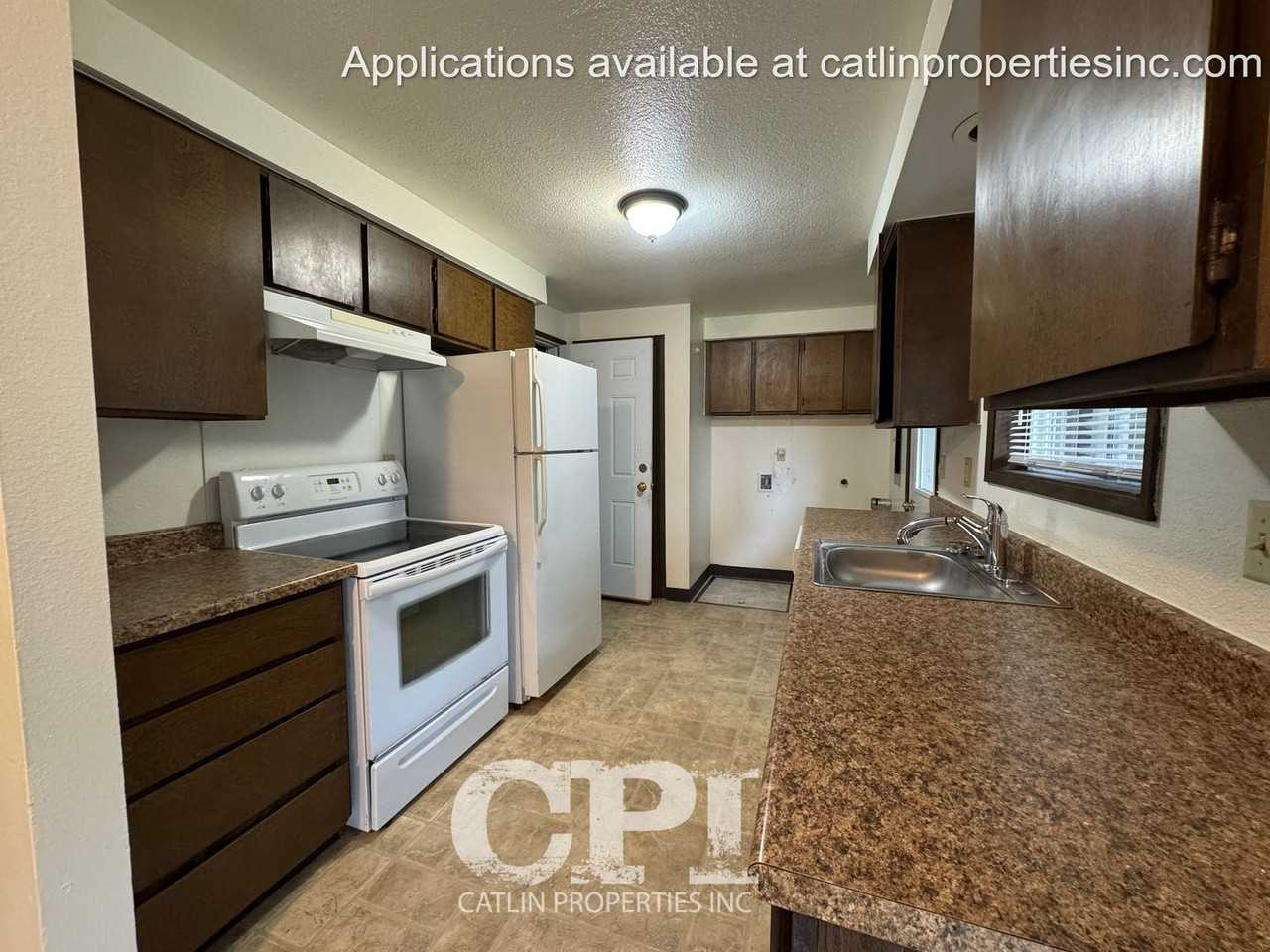 526 Beechwood St - Photo 4 of 14