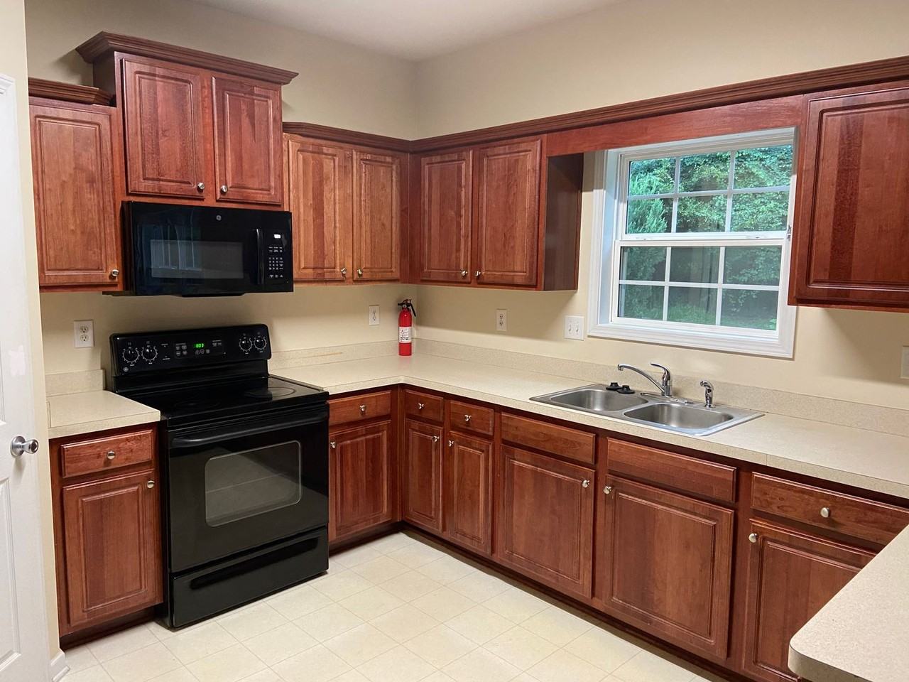 2263 Crimson Creek Ln - Photo 4 of 13