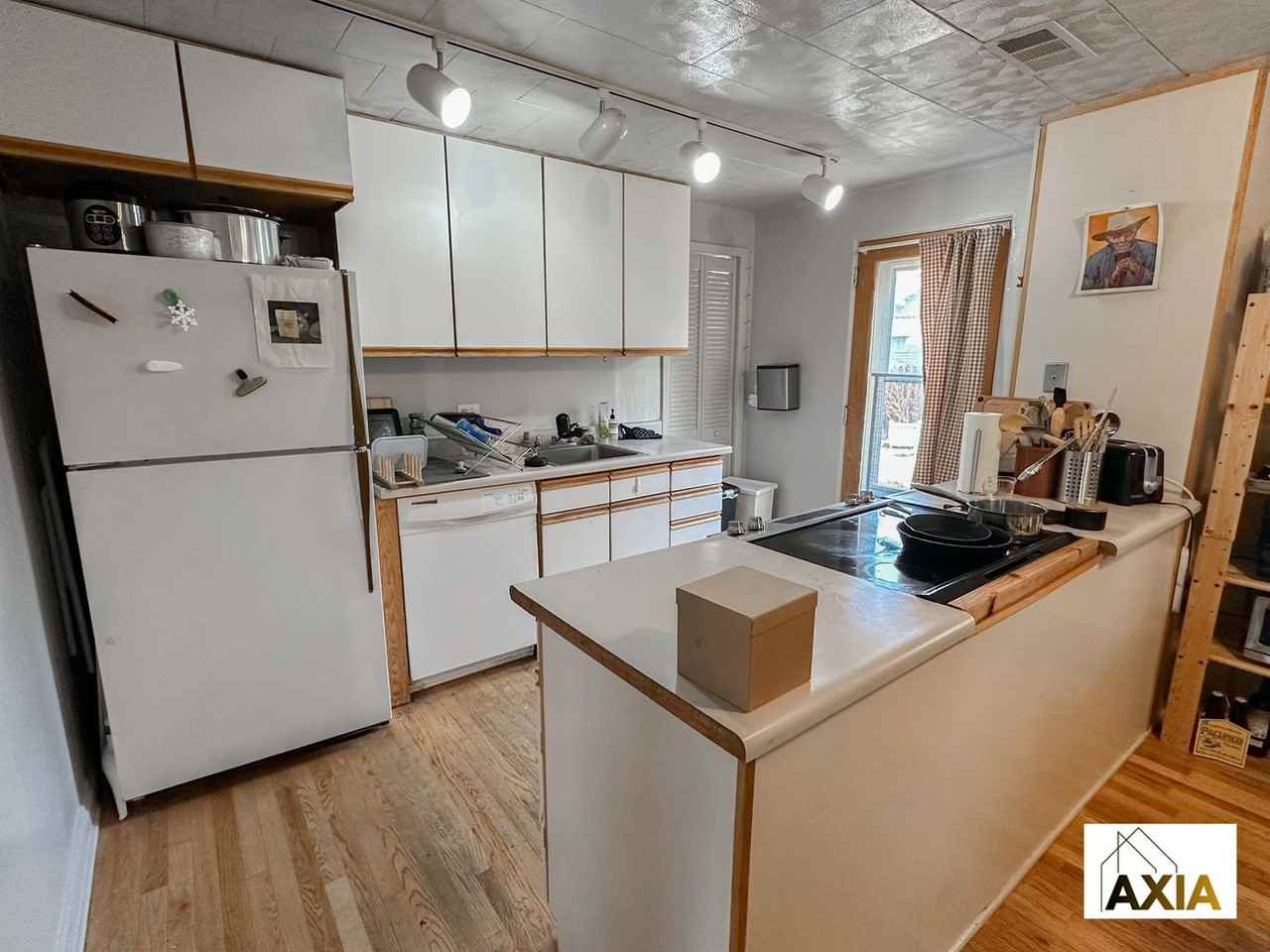 858 9th St - Photo 6 of 11