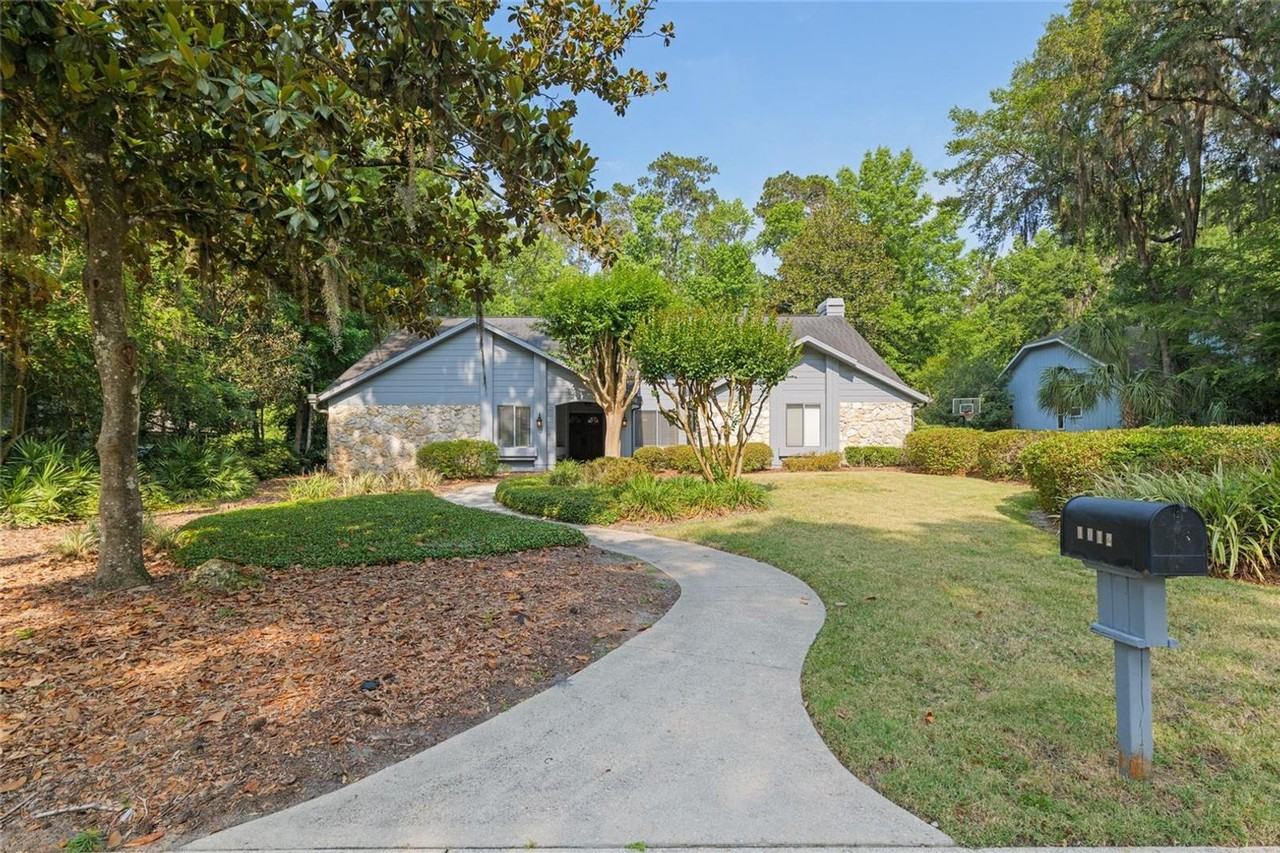 1012 Nw 45th Ter - Photo 2 of 44