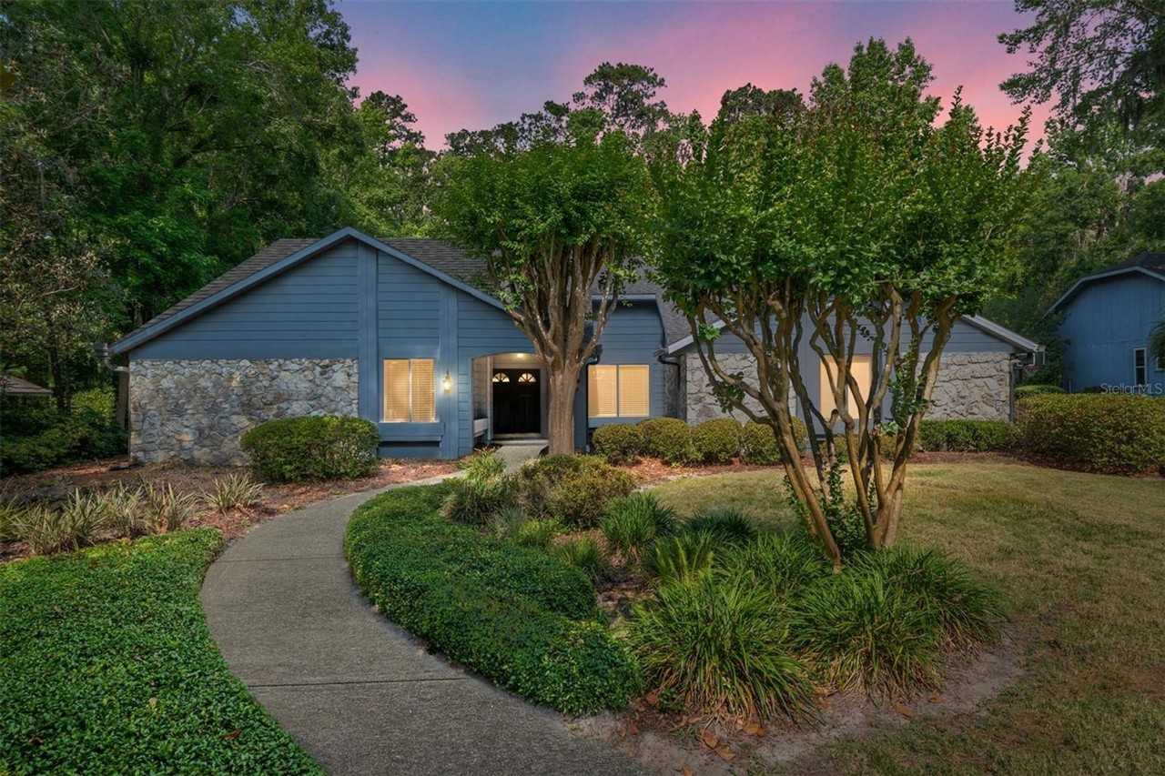 1012 Nw 45th Ter - Photo 3 of 44