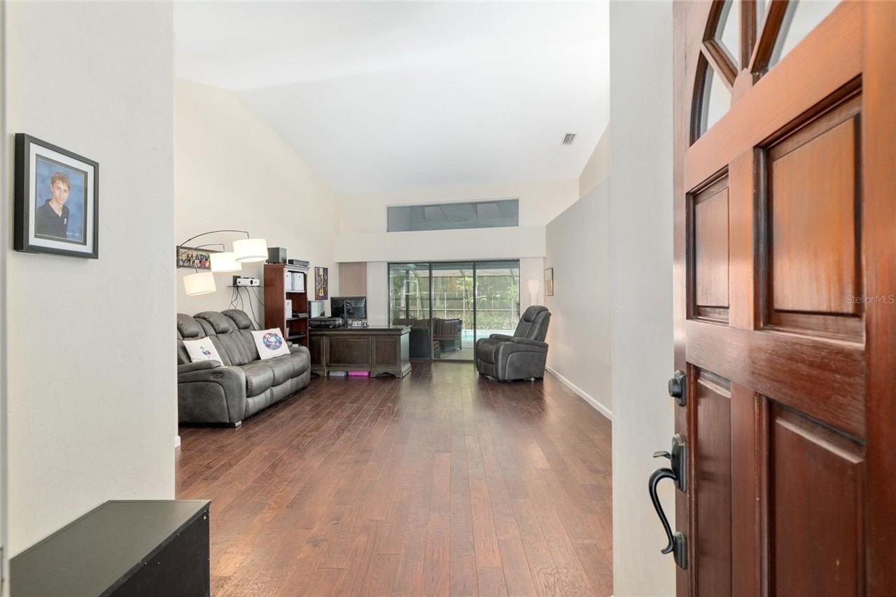 1012 Nw 45th Ter - Photo 5 of 44