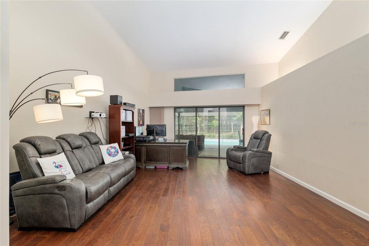 1012 Nw 45th Ter - Photo 6 of 44