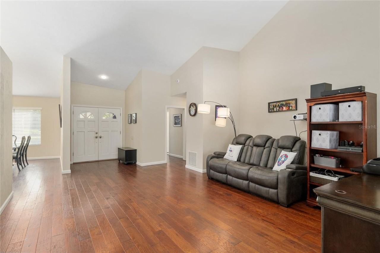 1012 Nw 45th Ter - Photo 7 of 44