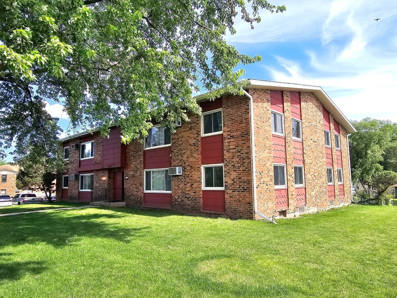 THURSTON APARTMENTS - Photo 2 of 17