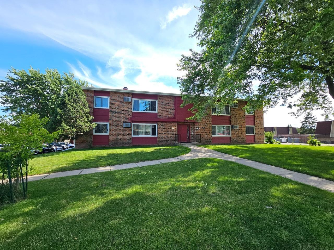 THURSTON APARTMENTS - Photo 4 of 17