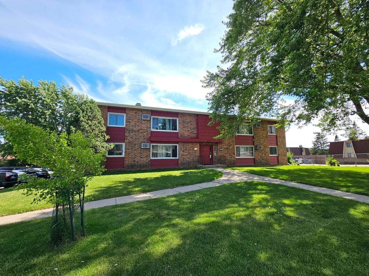 THURSTON APARTMENTS - Photo 5 of 17