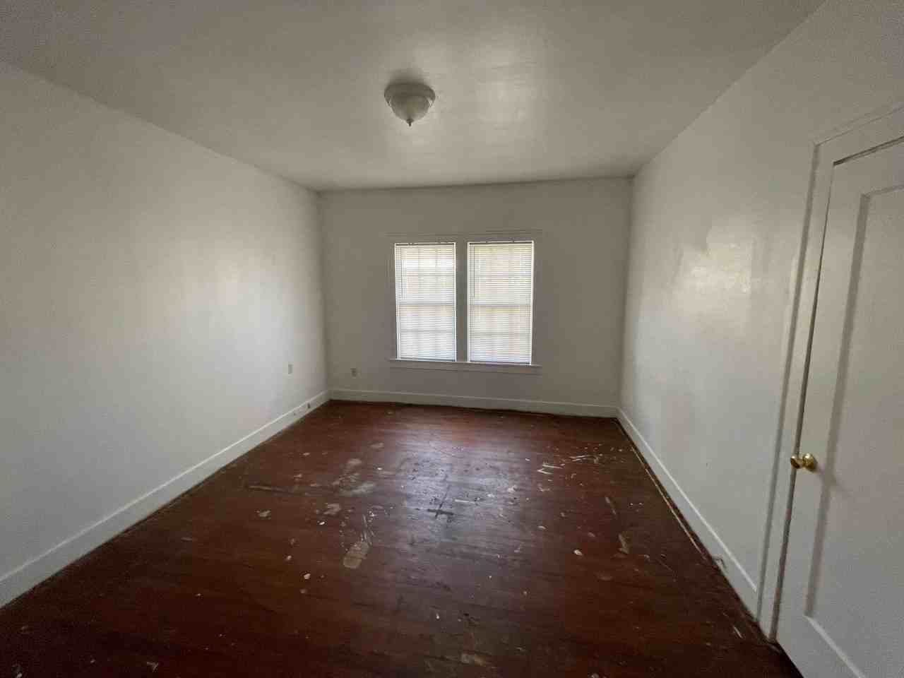 1749 N 11th St - Photo 4 of 11