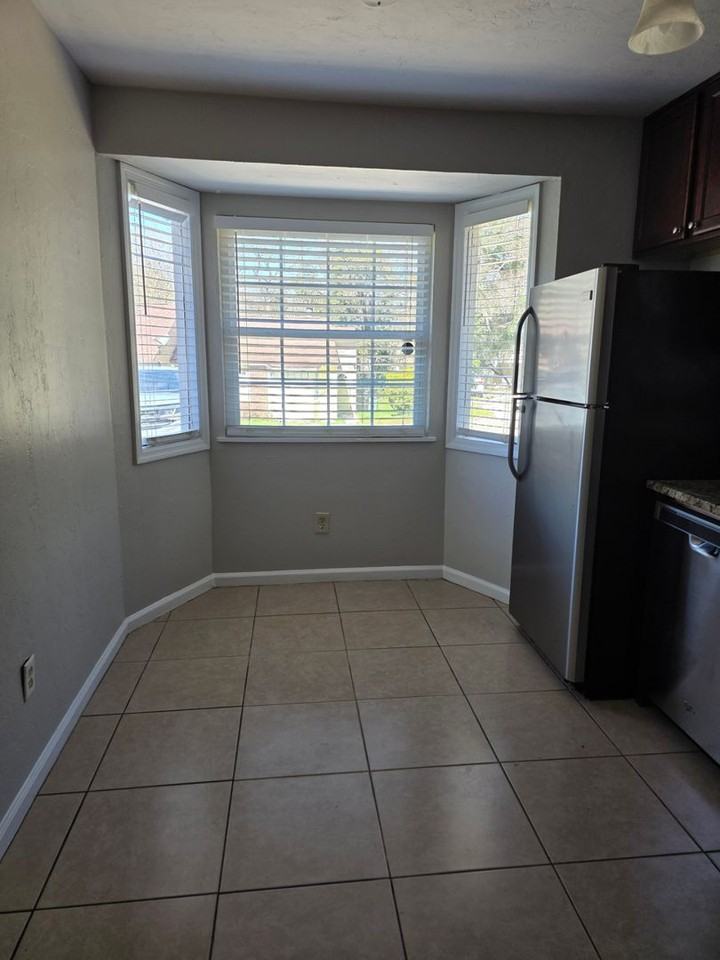 3729 Sutor Ct - Photo 4 of 12