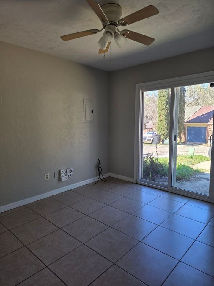 3729 Sutor Ct - Photo 6 of 12