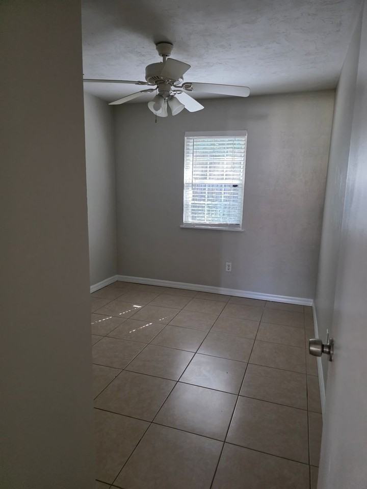 3729 Sutor Ct - Photo 7 of 12