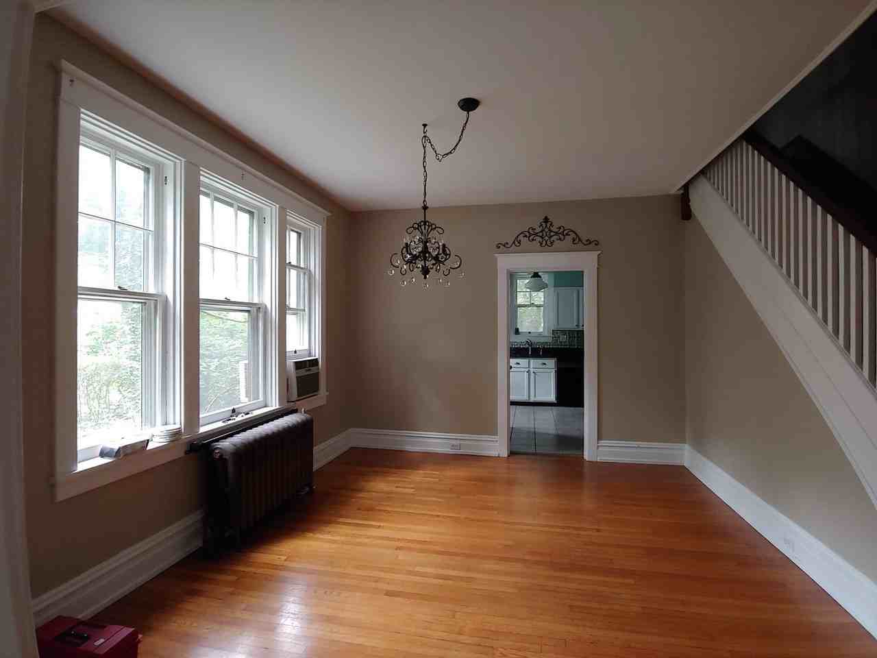 132 Conway St - Photo 4 of 9