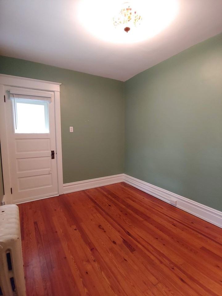 132 Conway St - Photo 5 of 9