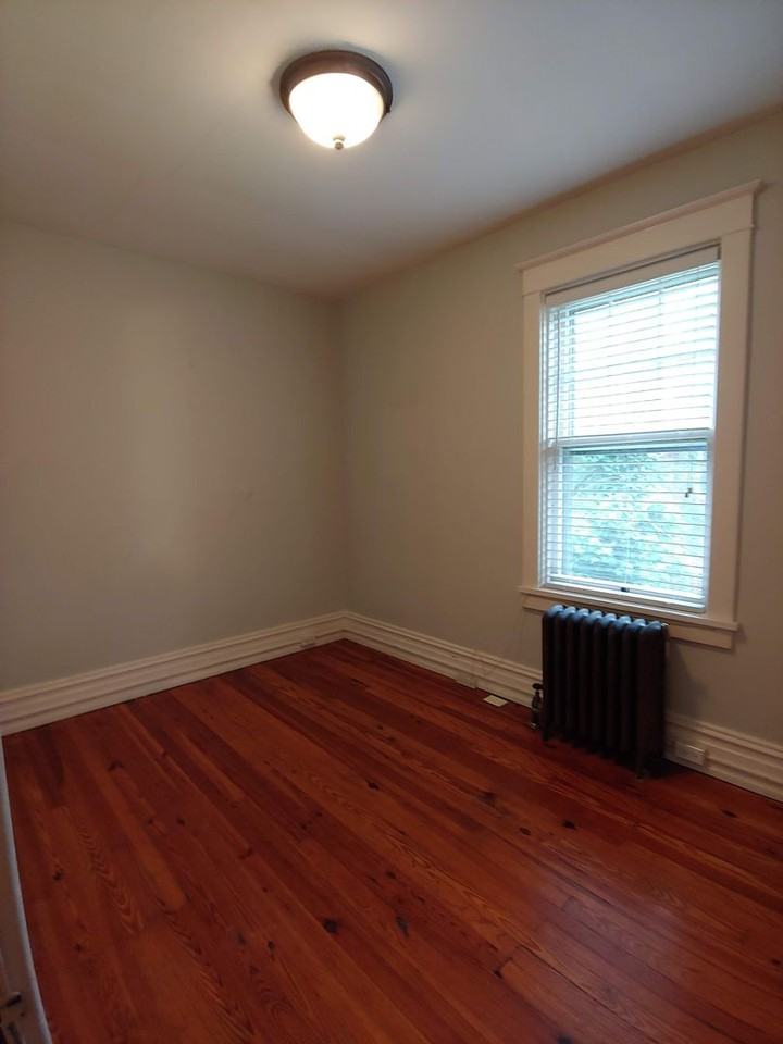 132 Conway St - Photo 6 of 9