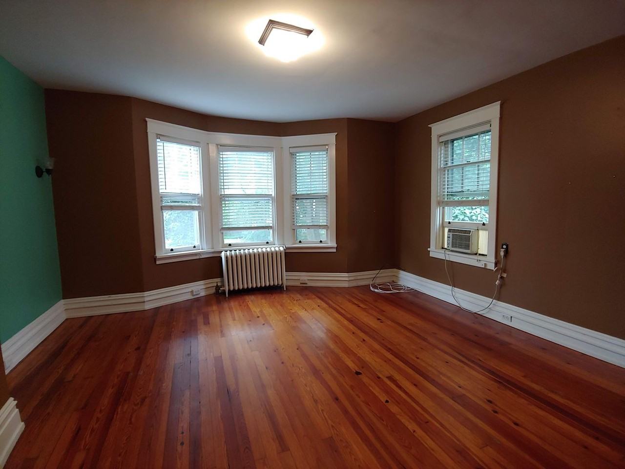 132 Conway St - Photo 7 of 9