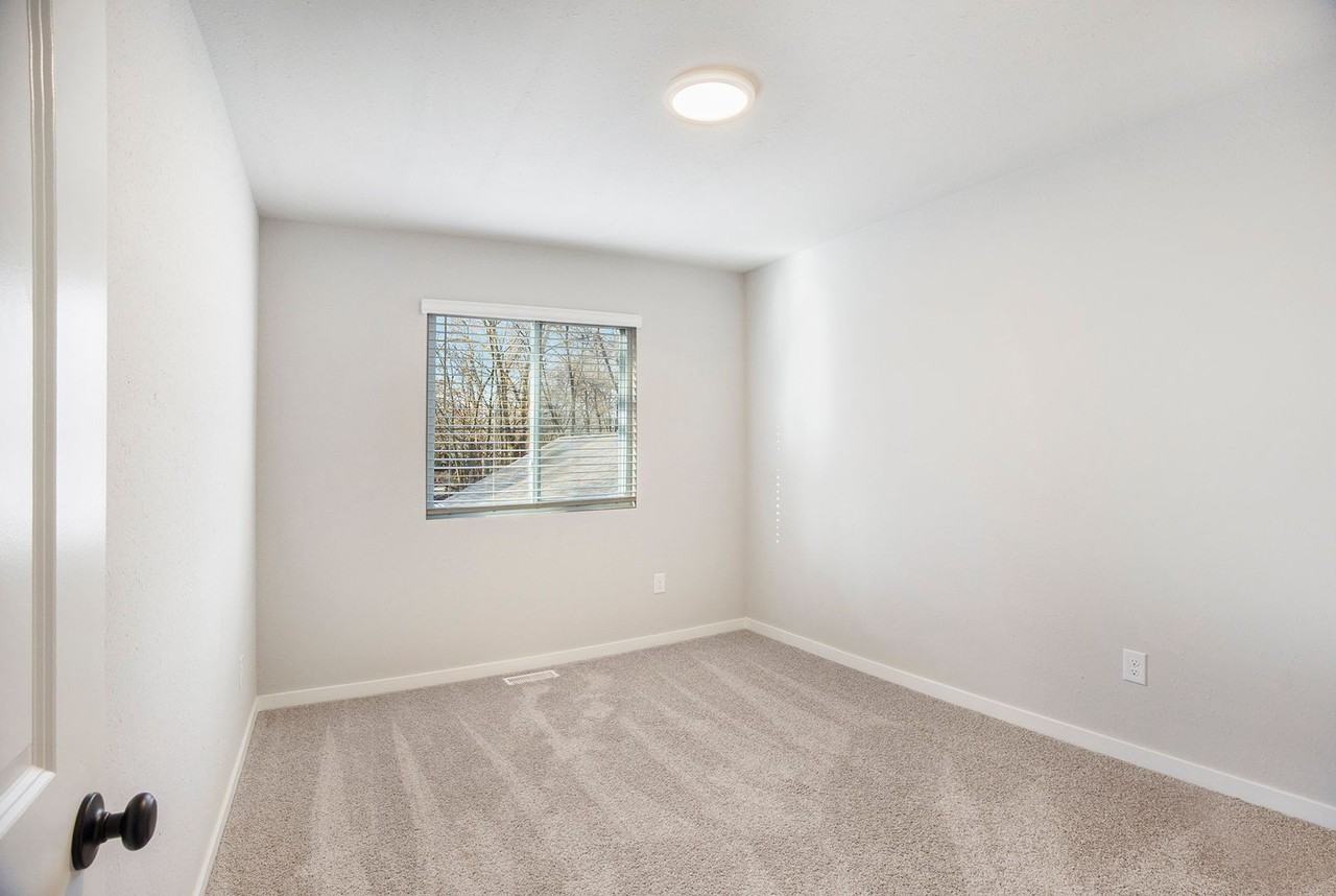 670 Bush Blvd - Photo 7 of 24