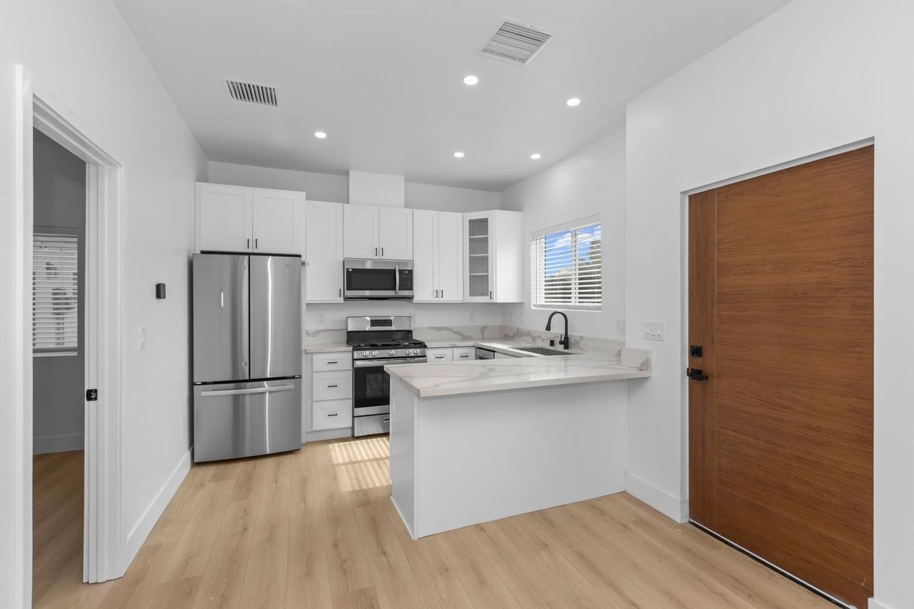 6704 Saranac St - Photo 3 of 28