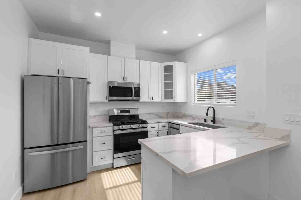 6704 Saranac St - Photo 4 of 28