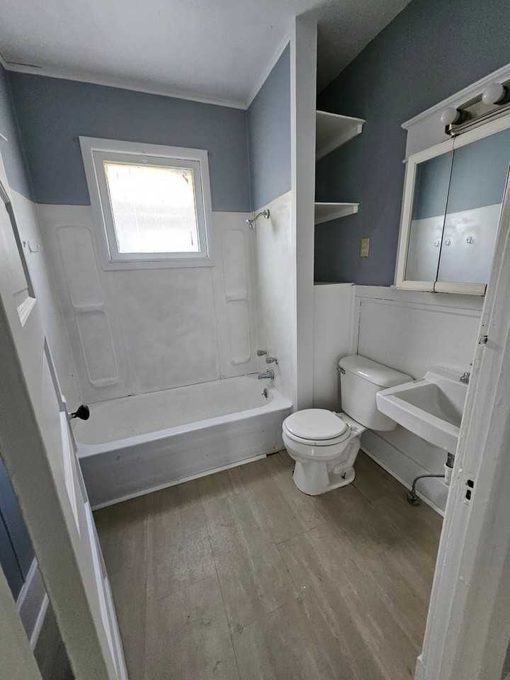 1429 Atkins St #2 - Photo 7 of 11