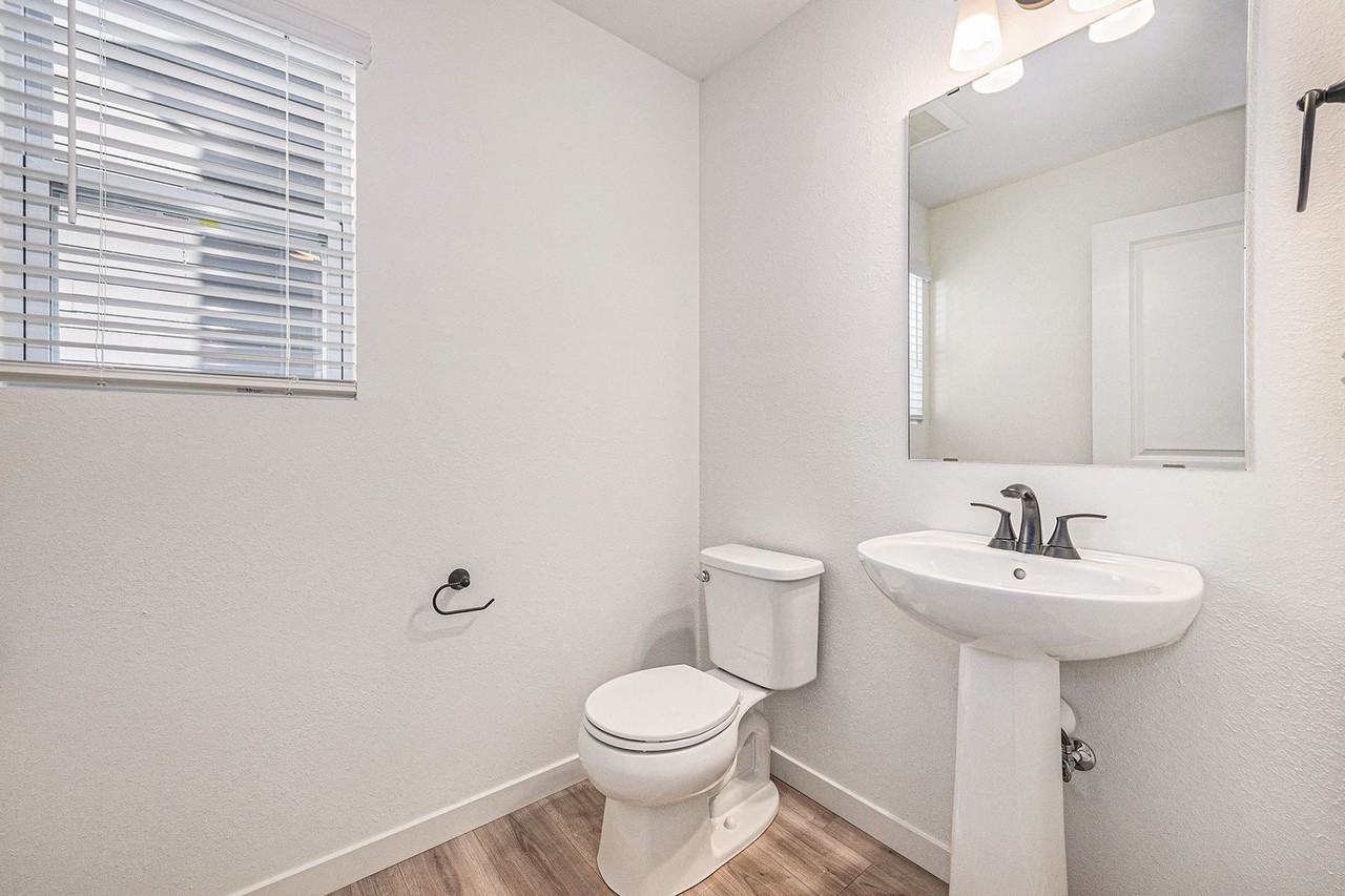 1308 Forest View Dr - Photo 4 of 23