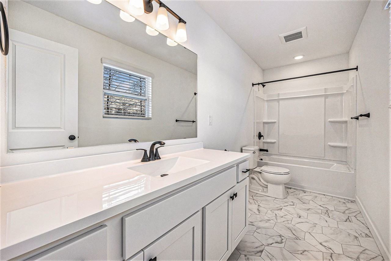 1308 Forest View Dr - Photo 5 of 23