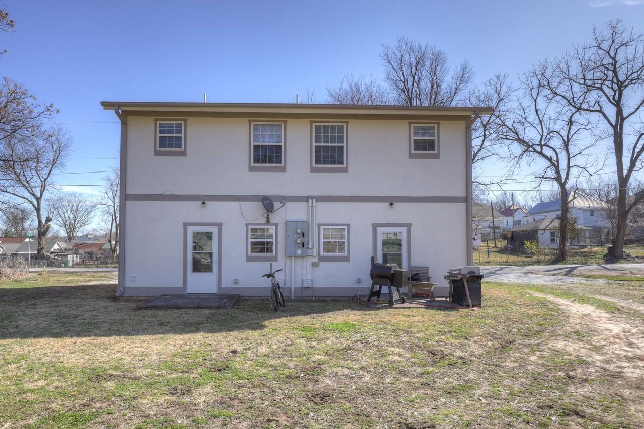 1001 Orchard St - Photo 4 of 25