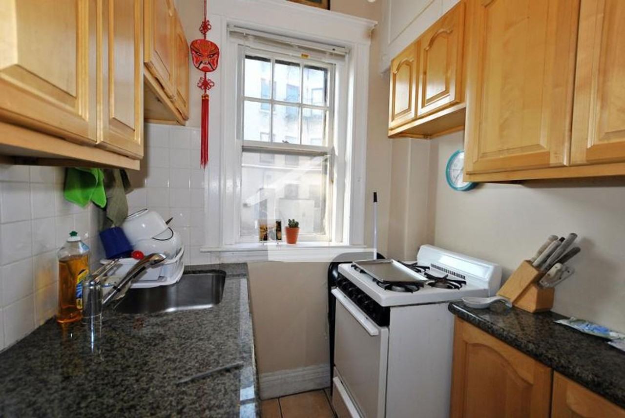 322 Allston St - Photo 6 of 10