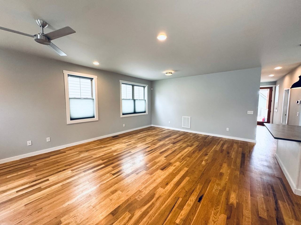 14 Lamb Ave - Photo 4 of 48