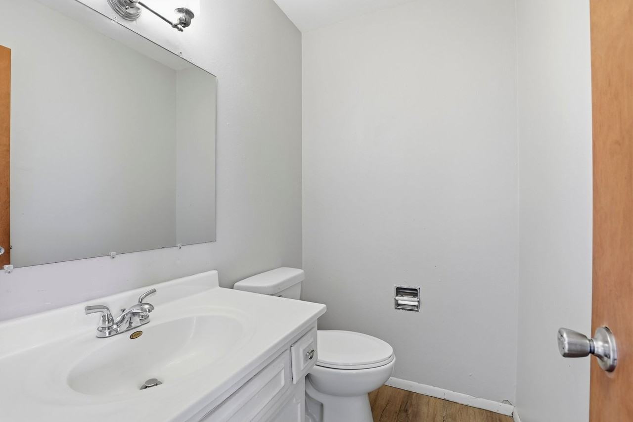 836 Greenwood Ct - Photo 2 of 20