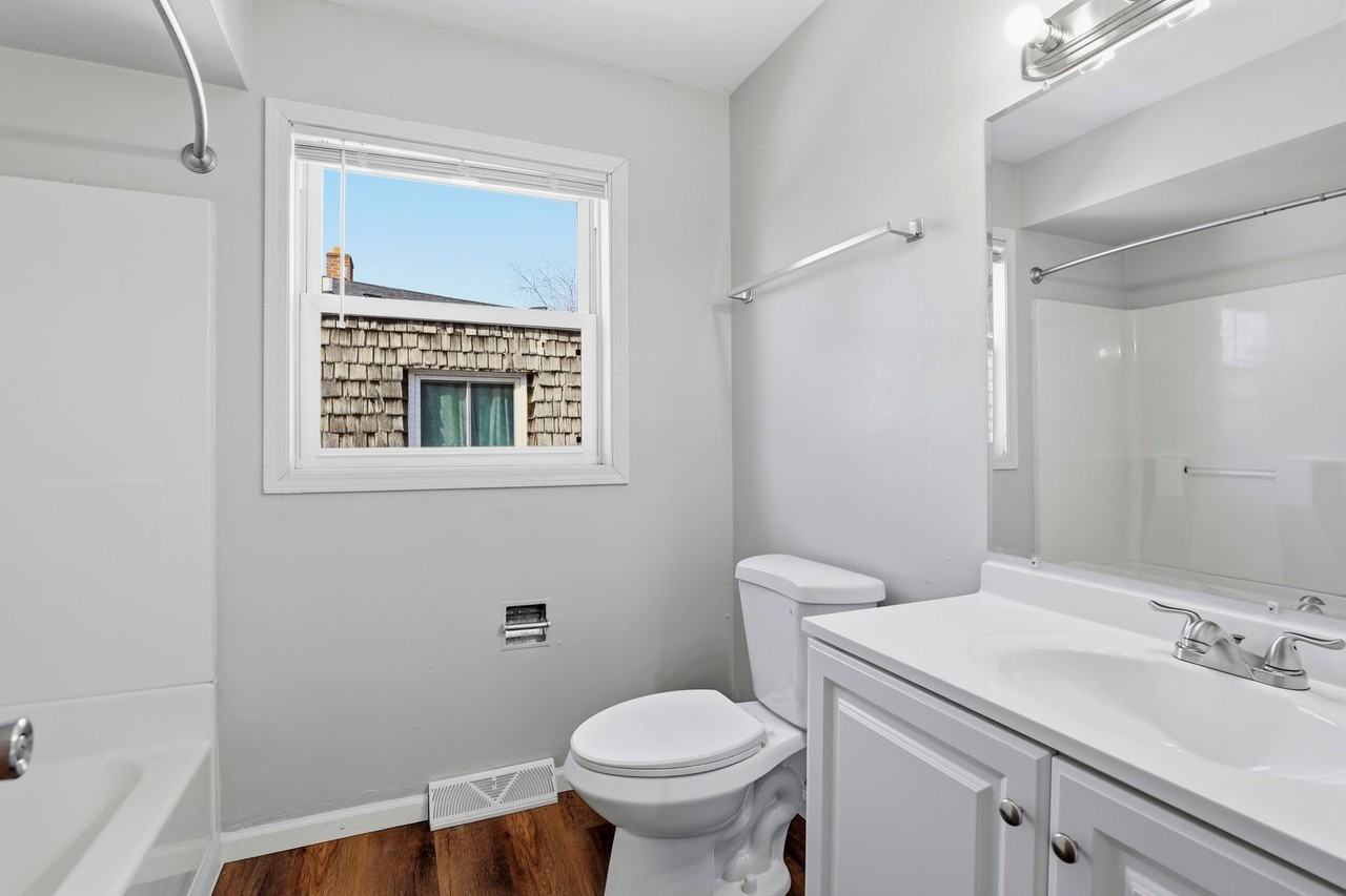 836 Greenwood Ct - Photo 5 of 20