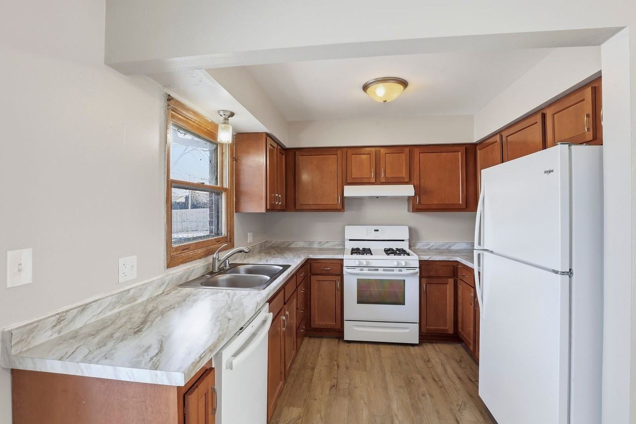 836 Greenwood Ct - Photo 7 of 20