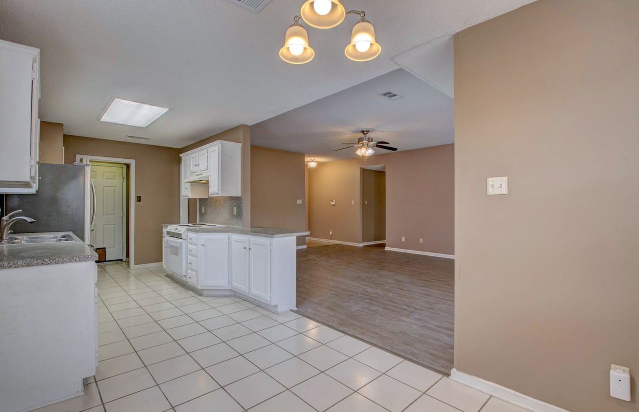 32 Vantage Dr - Photo 3 of 25
