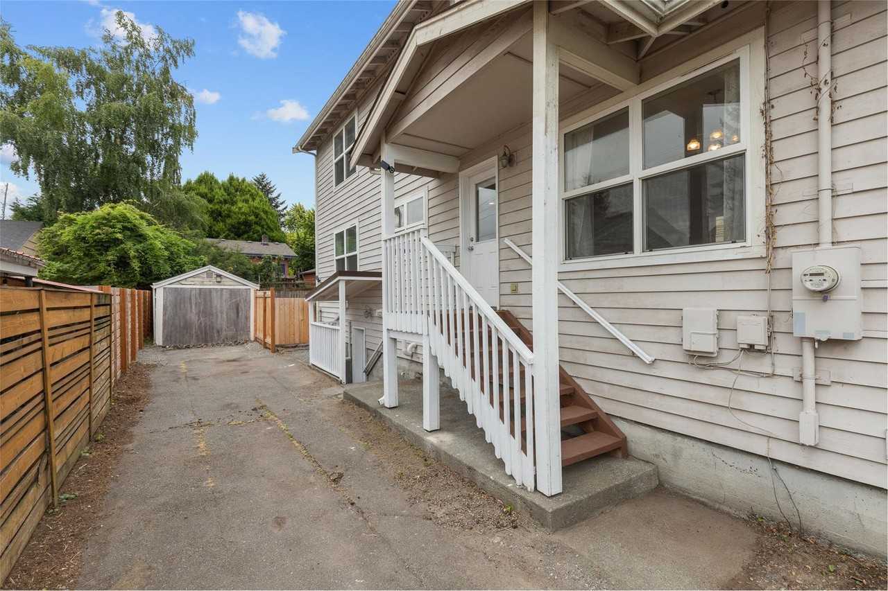 808 Ne 70th St - Photo 2 of 19