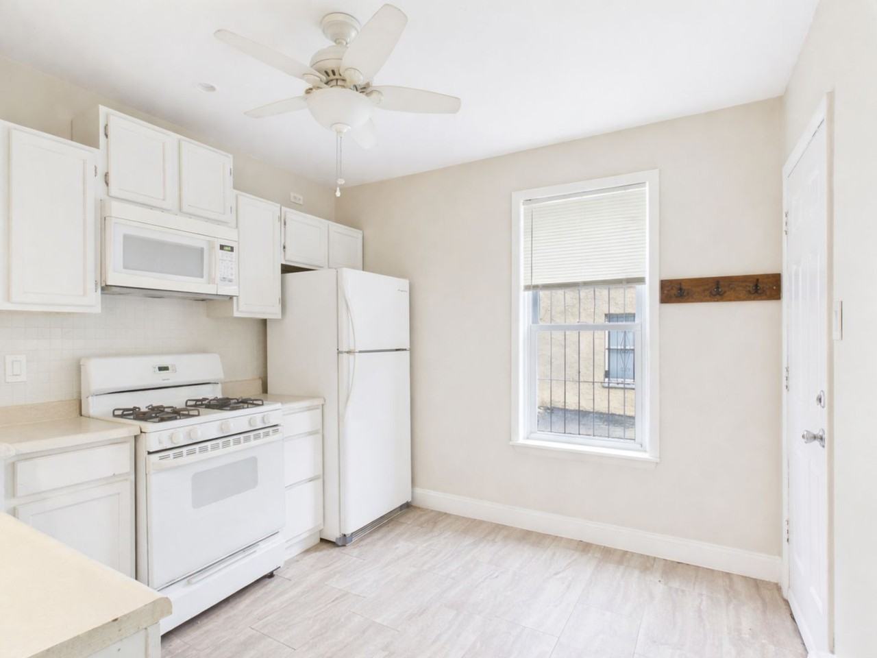 559 N 16th St - Photo 3 of 9