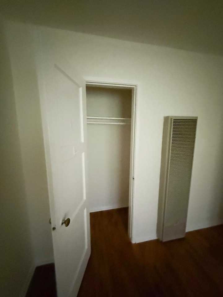 7020-7022 7020-7022 1⁄2 Hazeltine Ave - Photo 5 of 11